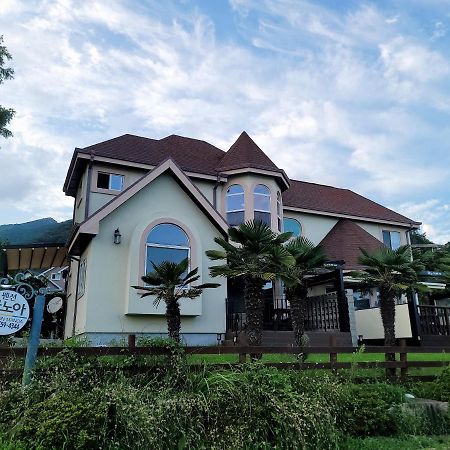 American Village Pension Manoa Namhae Eksteriør bilde
