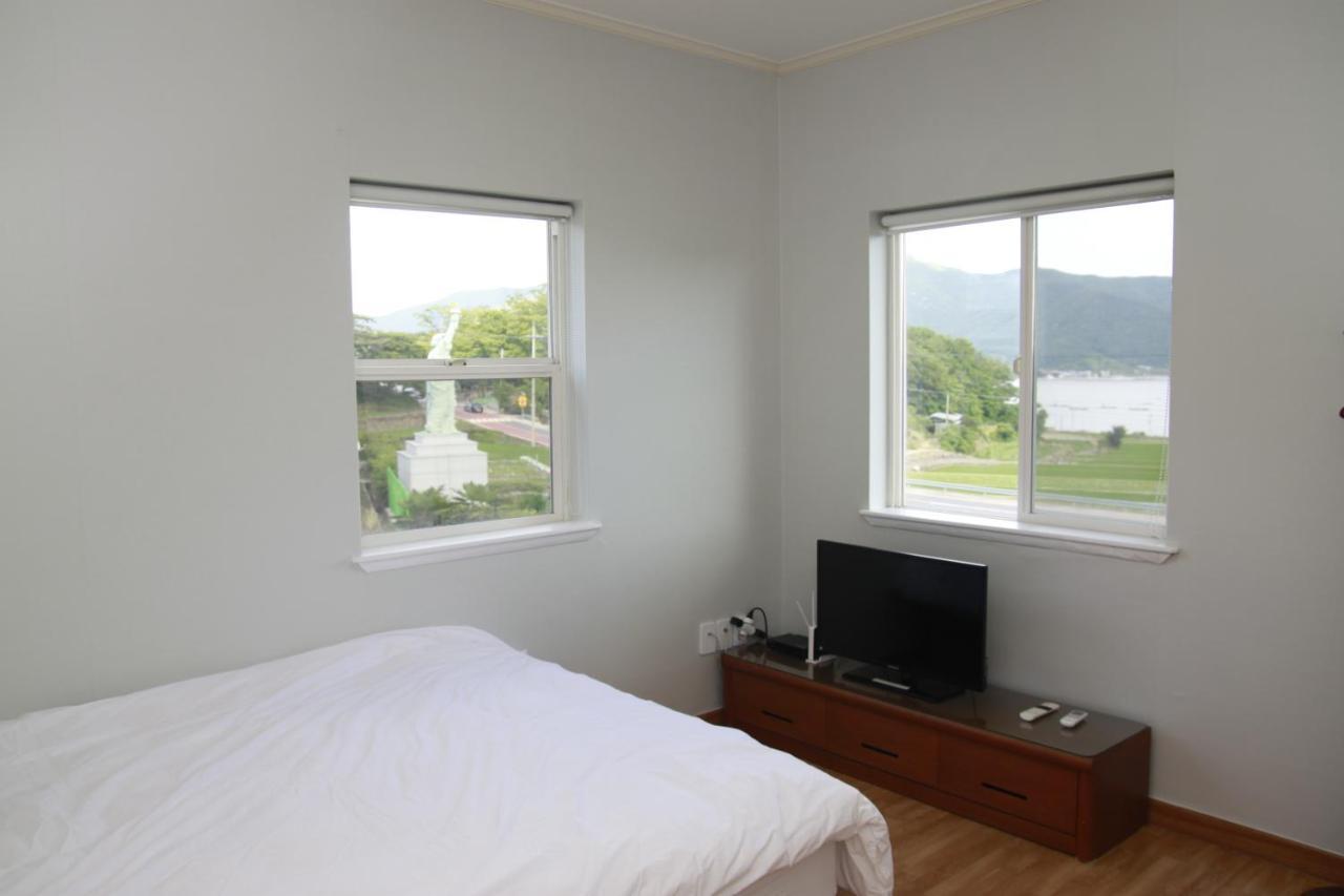 American Village Pension Manoa Namhae Eksteriør bilde