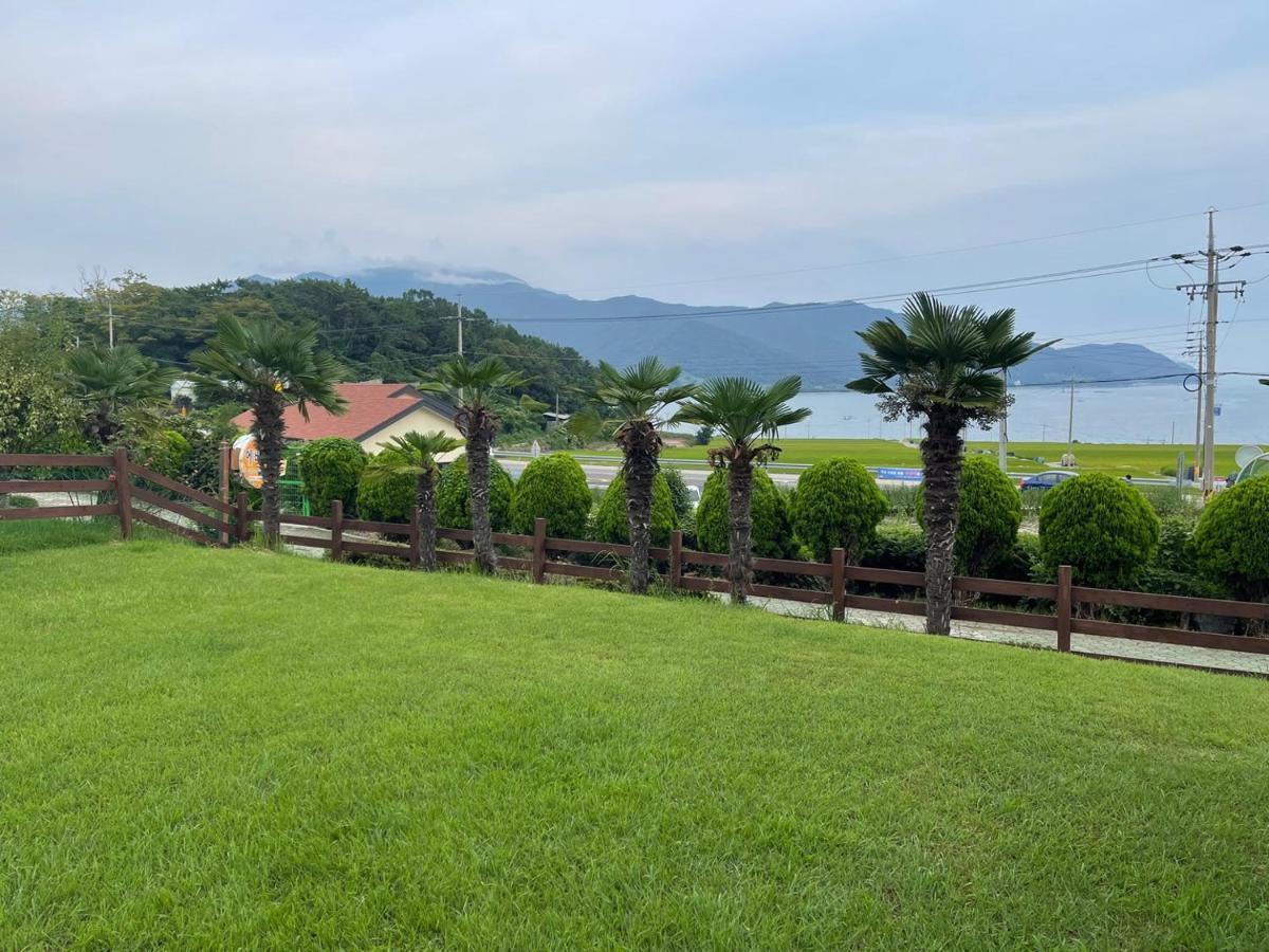American Village Pension Manoa Namhae Eksteriør bilde